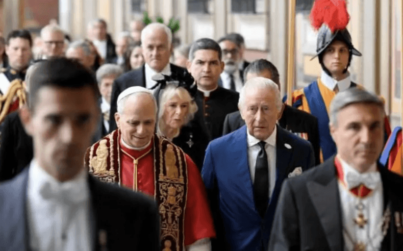 King and Pope make history by praying side by side