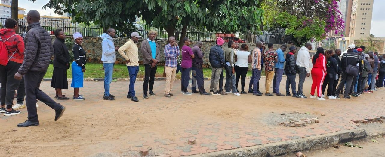 Long queues as Kenyans throng Parliament to view Raila’s body