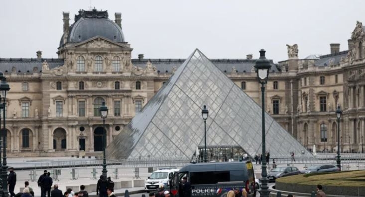 Louvre heist carried out by petty criminals, prosecutor says