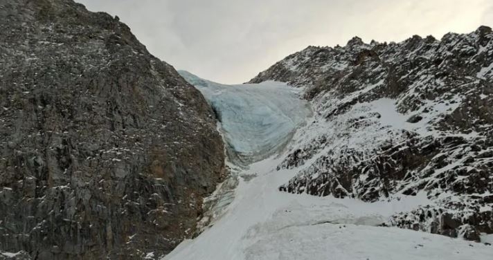 Avalanche in Italy kills five including father and daughter