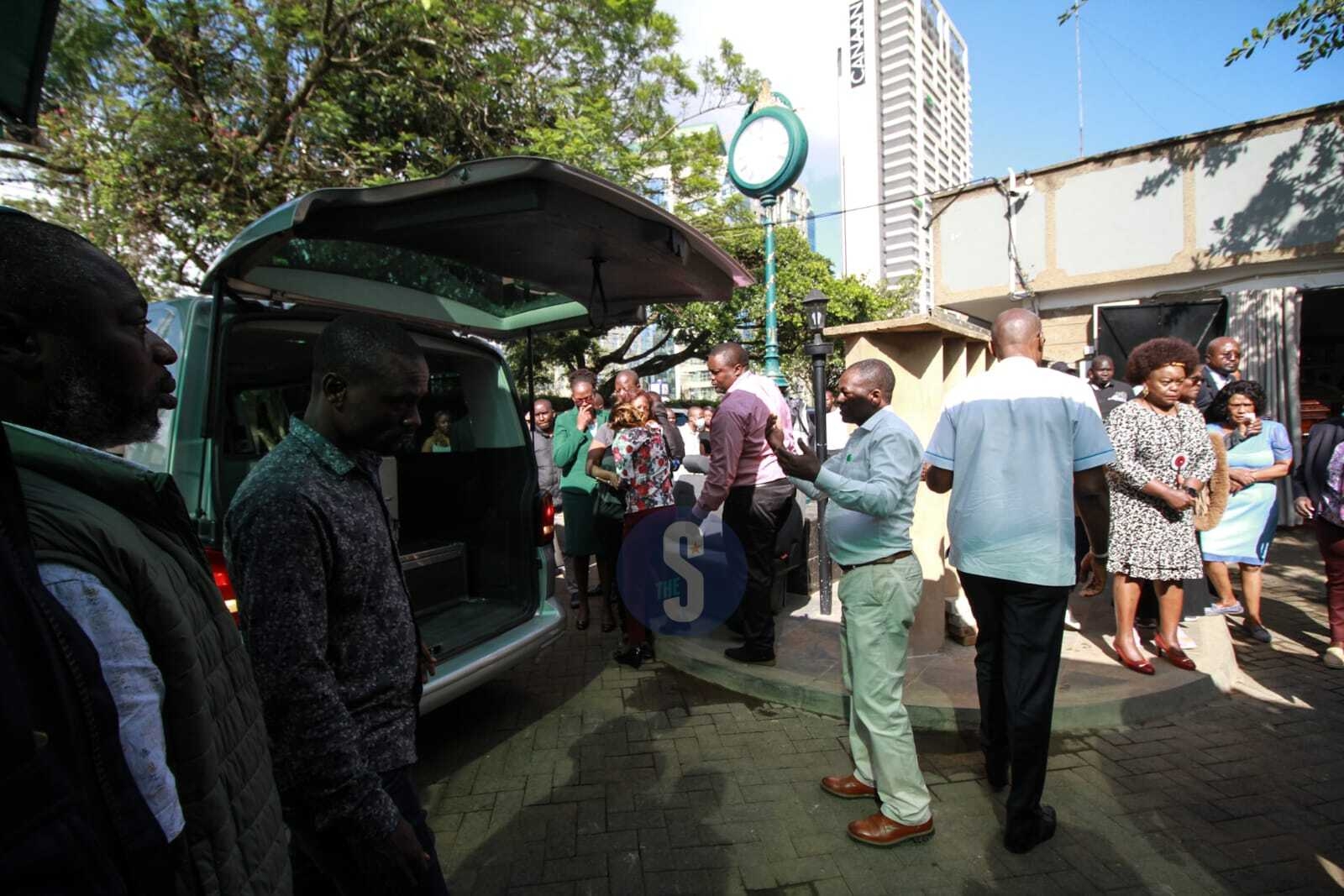 [PHOTOS] Family, friends receive body of Raila’s sister, Beryl