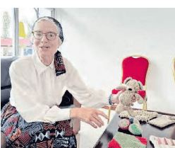 American granny speaks on volunteering to teach Kenyan children math, art