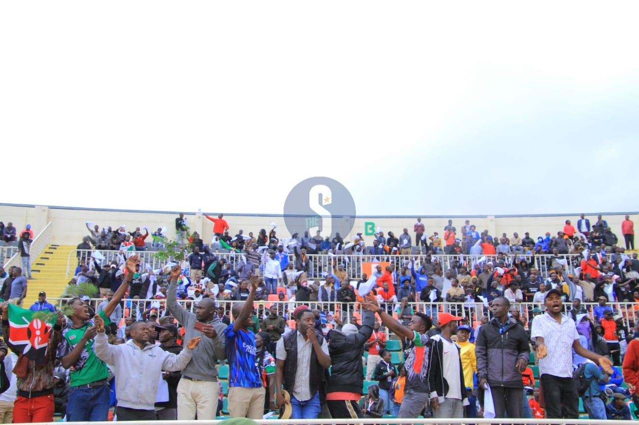 Kenyans wave white handkerchiefs at Nyayo to celebrate Raila