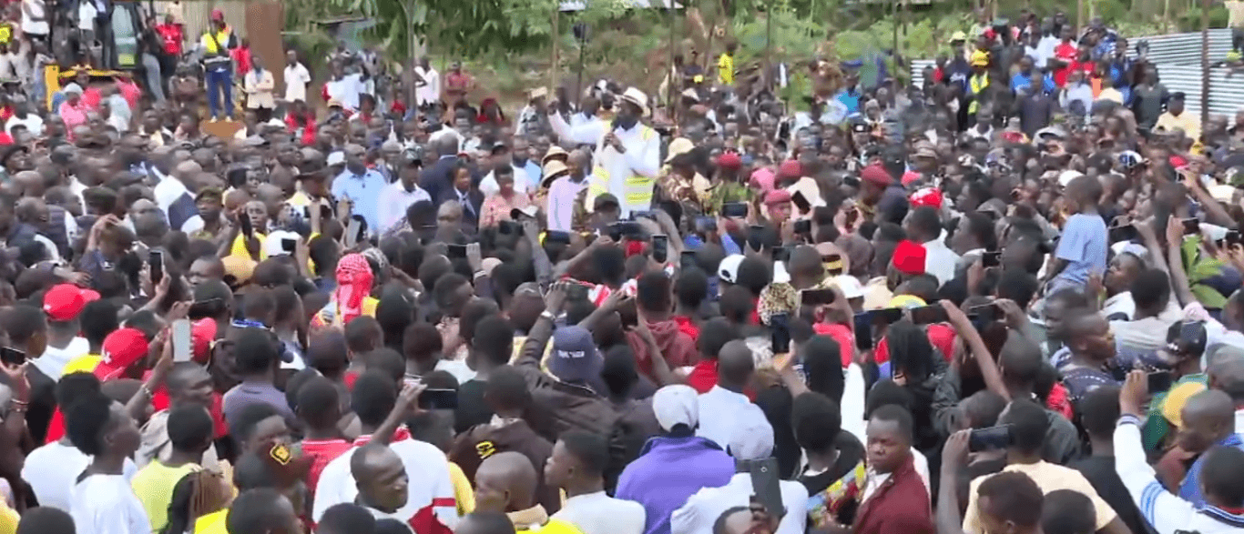 'Kichwa yako ni mzuri!’ - Ruto scolds guard in Busia