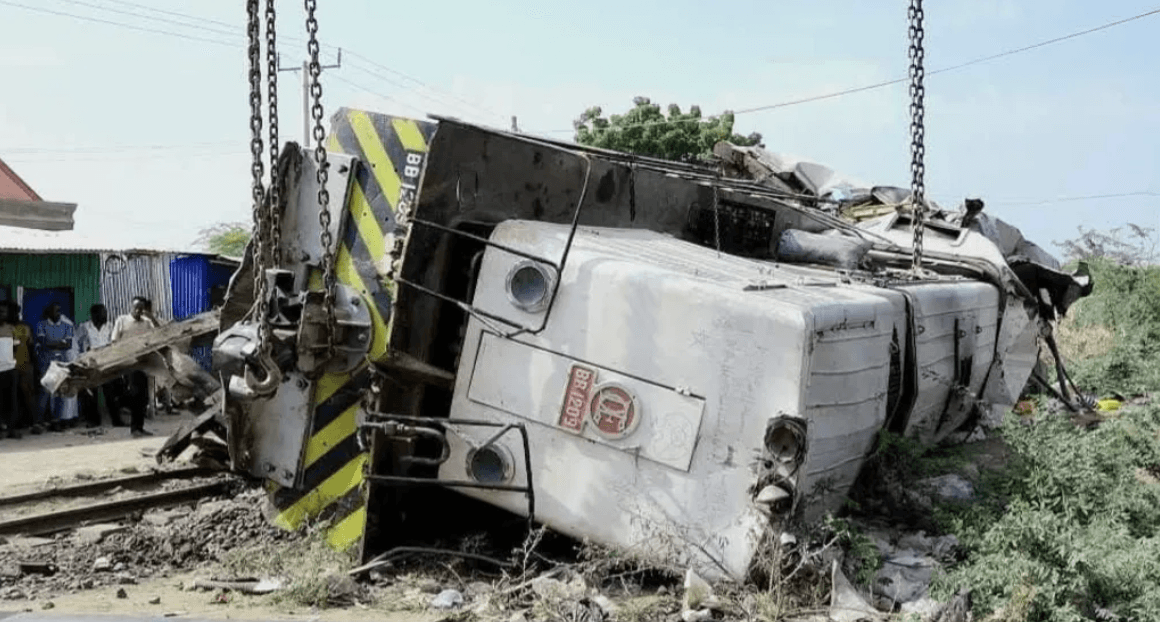 Passengers jump from windows in fatal Ethiopia train crash