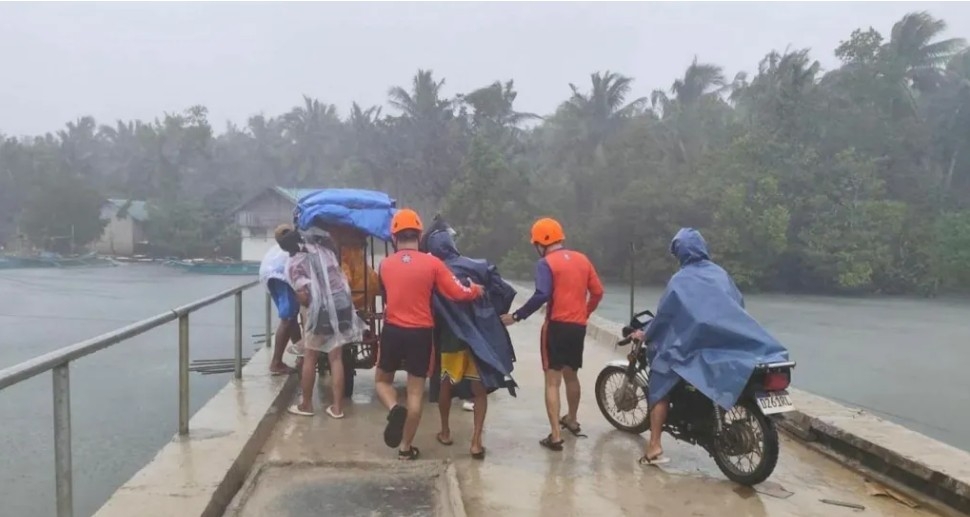 Nearly a million evacuated as Philippines braces for 'super typhoon'