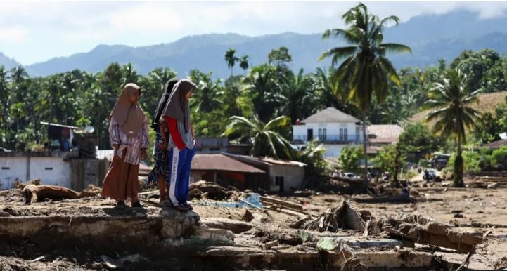Death toll in Indonesia floods passes 600