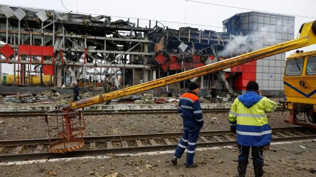 Russia bombards Ukraine as US says progress made in talks with Kyiv